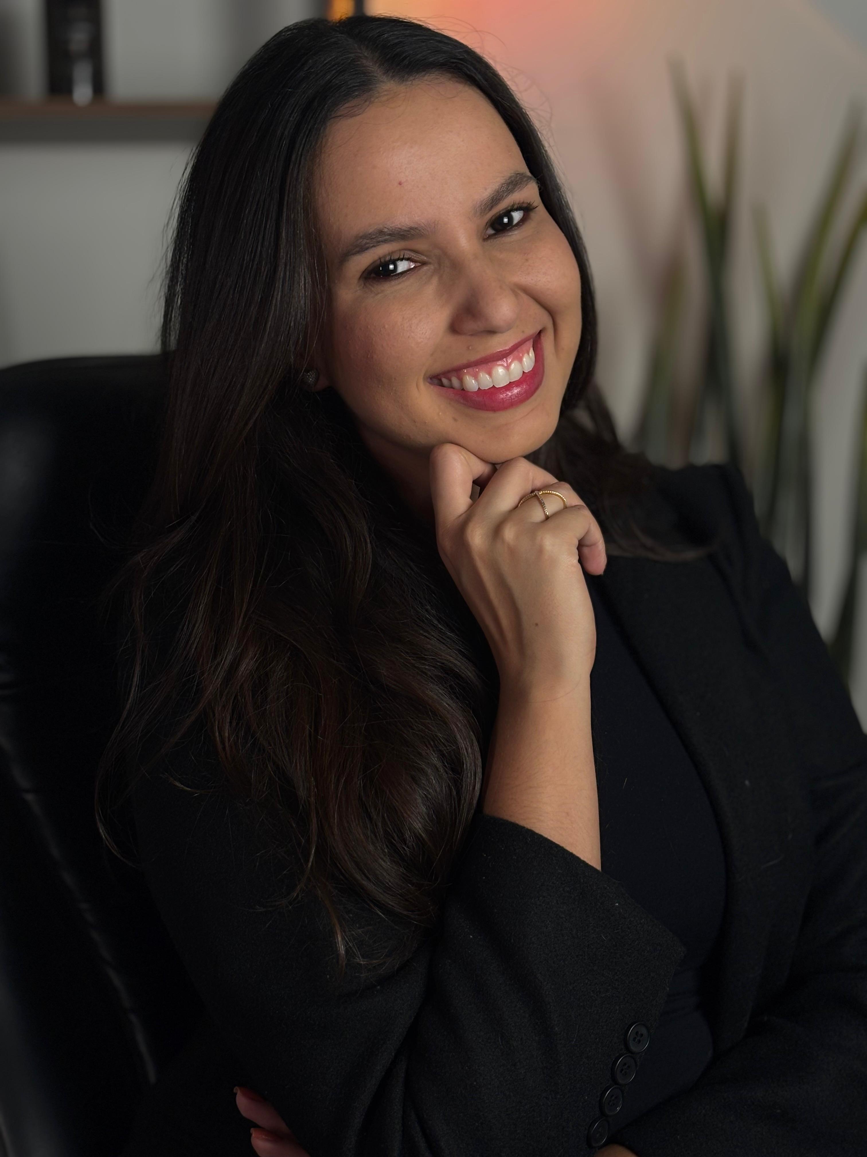 Mariana Marcato em seu consultório